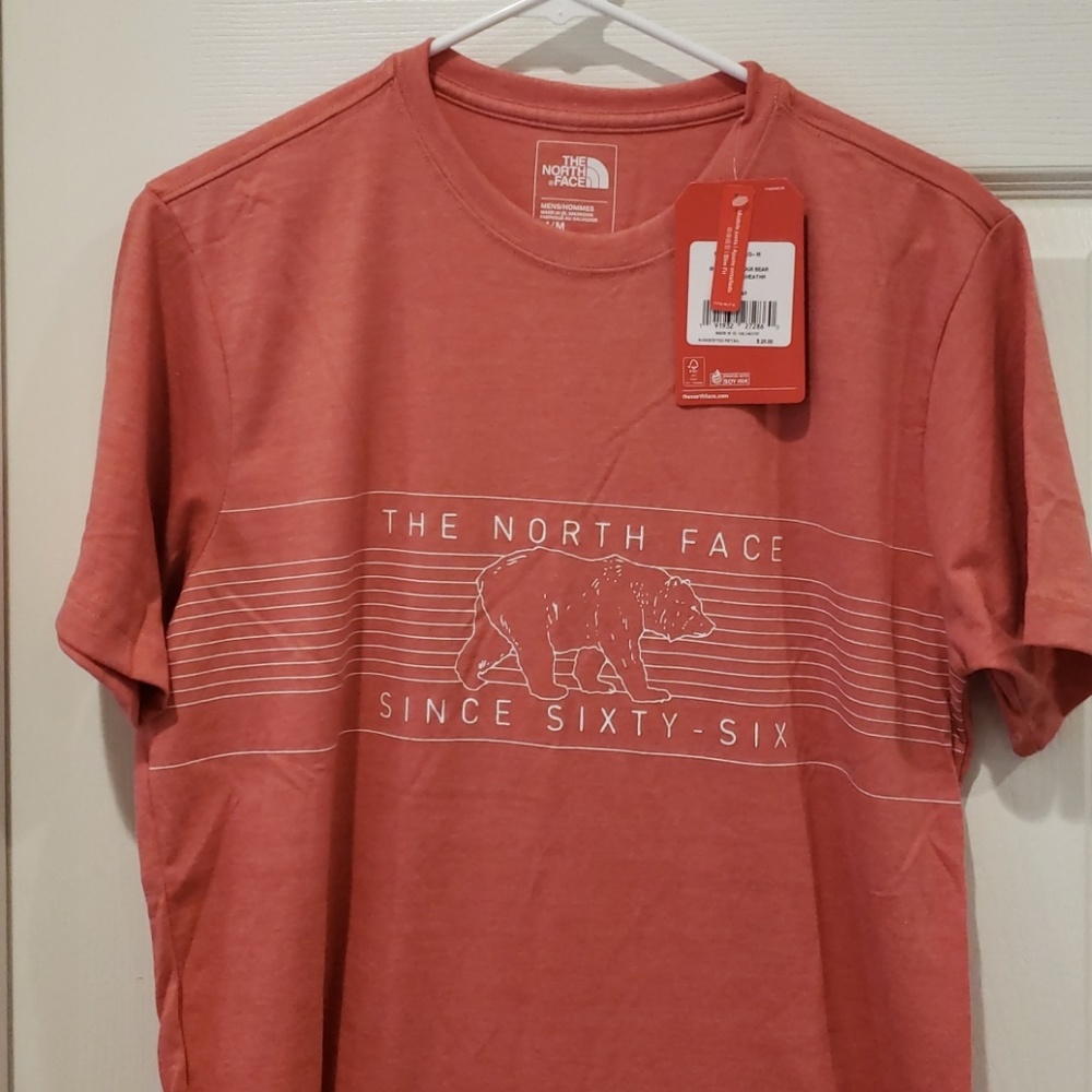 Men medium North Face shirt
